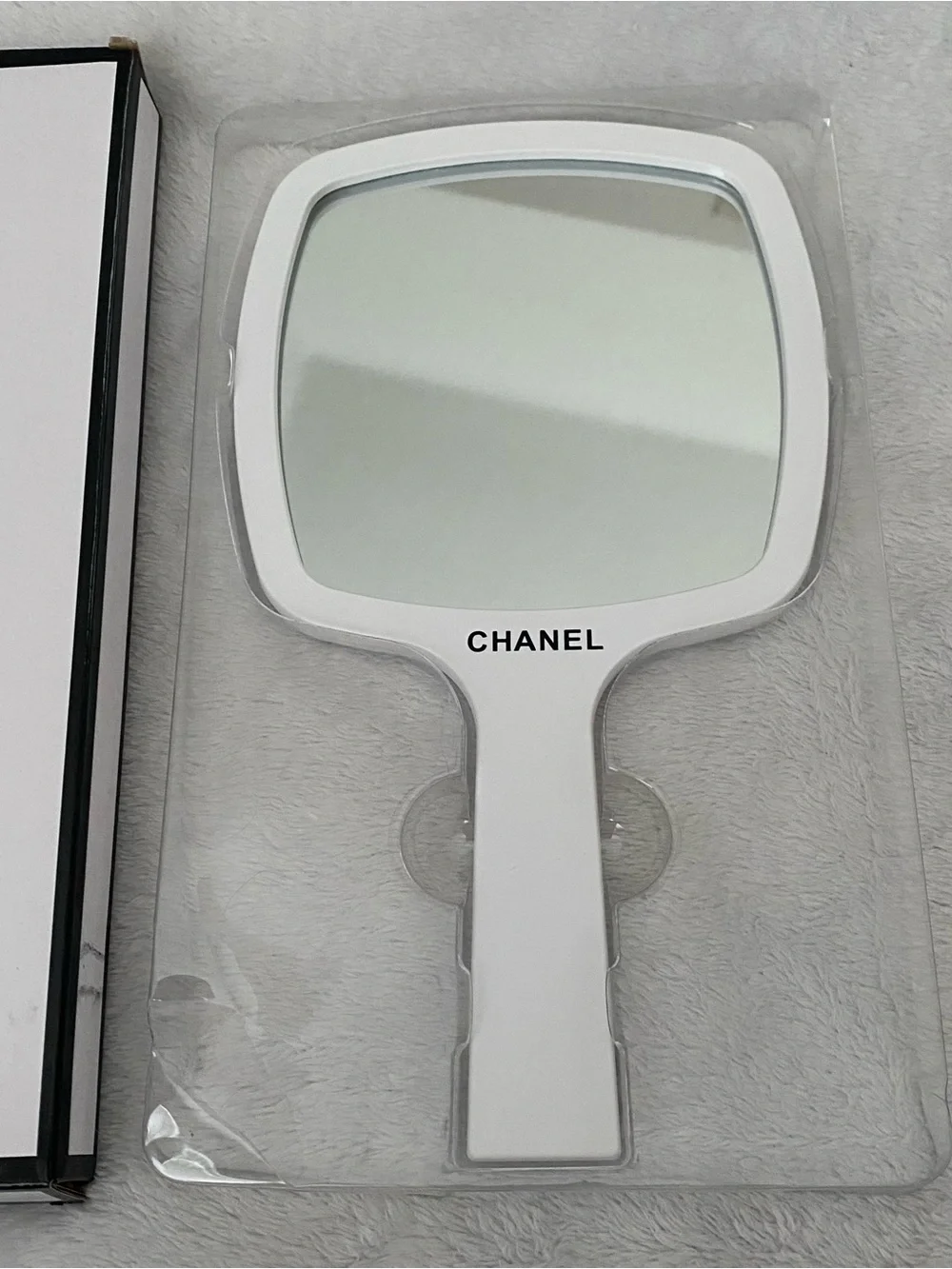CHANEL white hand